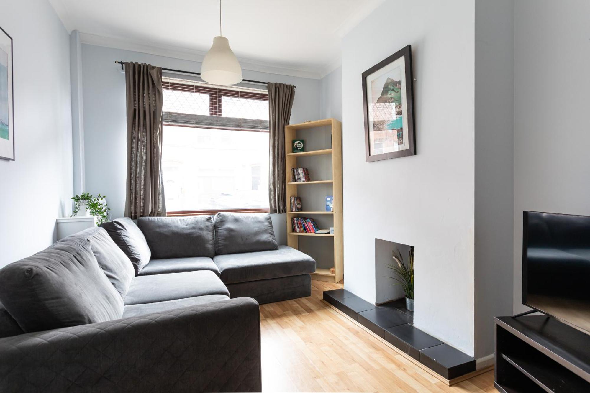 Ferienhaus - 3 Bedroom Cosy - Walking Distance To Belfast